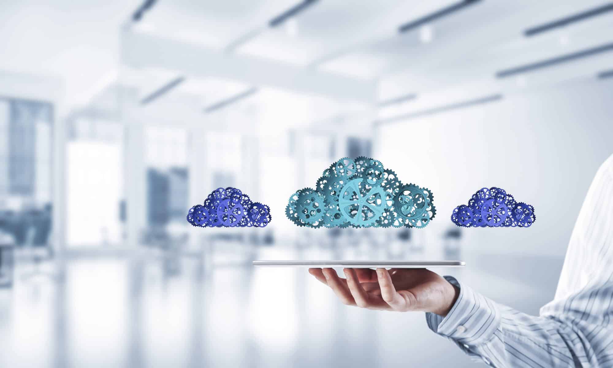 Engrenagens em forma de nuvem representando softwares que permitem armazenamento online